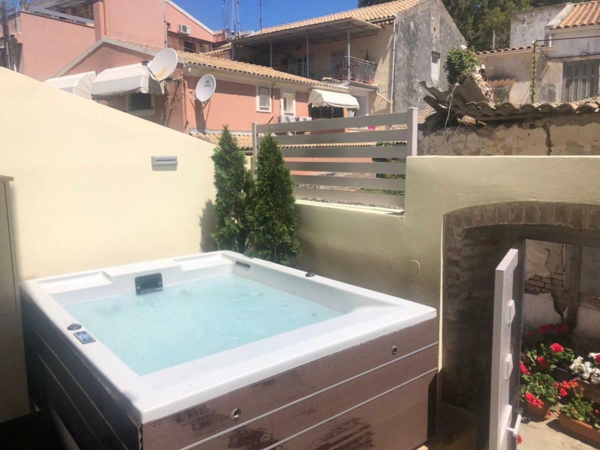 Holiday home Anemomilos Jacuzzi
